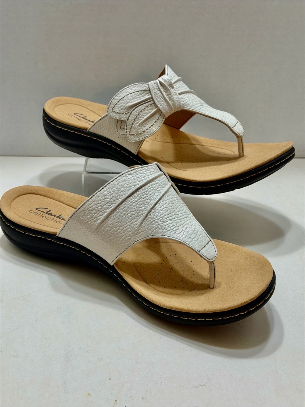 Clarks White Leather Thong Sandals for Women with Knotted Accent Sz 12 w.